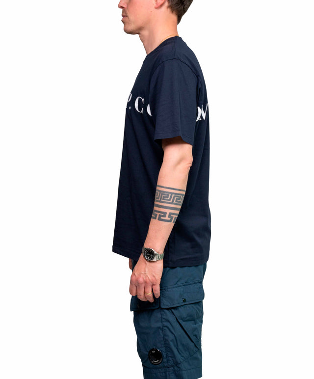 C.P COMPANY - t-shirt blu con scritta laterale bianca