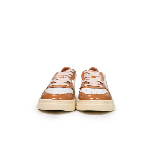 Sneaker Autry - Medialist low wom in vernice caramello