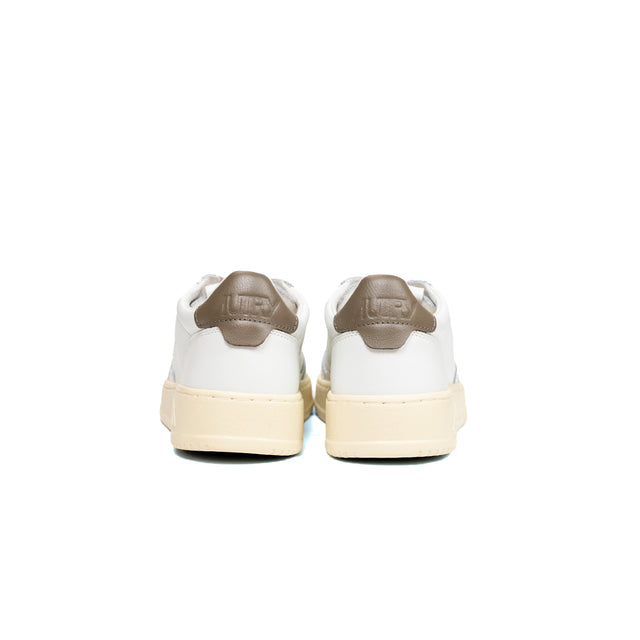 Sneakers Autry- medalist low man leather in pelle bianca e fango