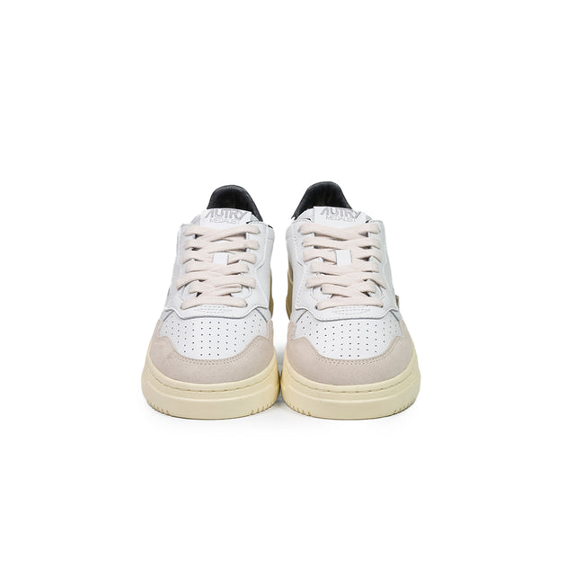 Sneakers Autry - medalist low wom in suede e pelle bianca e nera con lettering