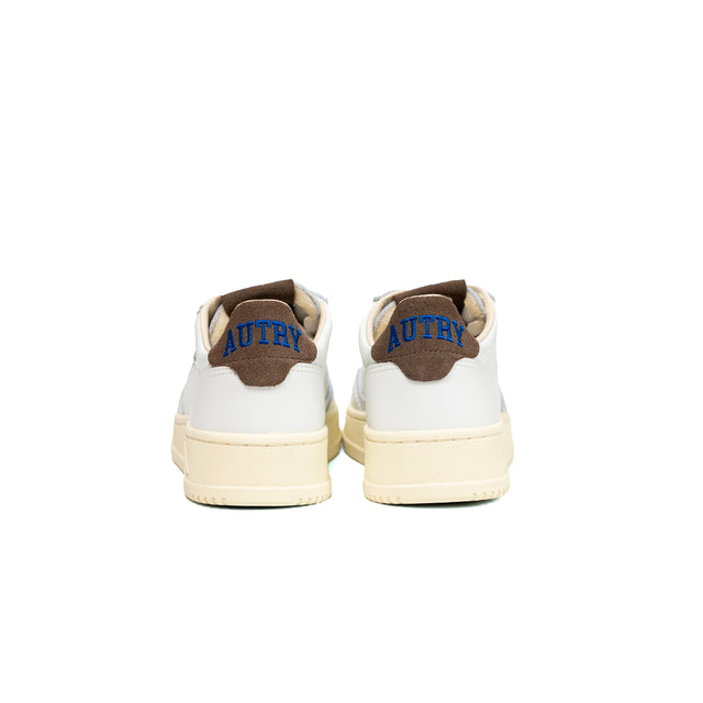 Sneakers Autry- medalist low man lather bianco, marrone scuro e dettagli blu elettrico