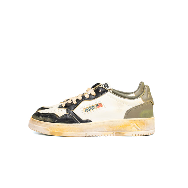 Sneakers Autry- medalist low super vintage in pelle bianca covert green e nera