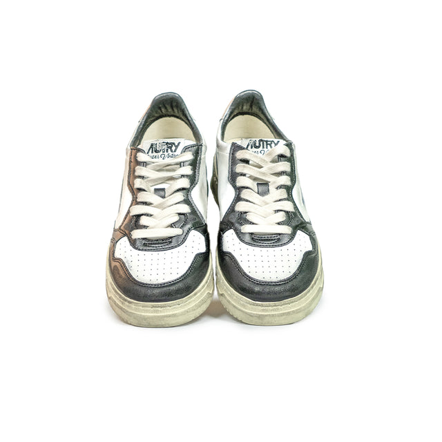 Sneakers Autry - Medalist in pelle Invecchiata (bianco, nero e argento)