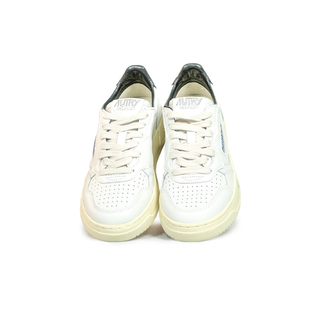 Sneakers Autry - Medalist Low in pelle con scritta “GAME SET MATCH” (bianco e nero)