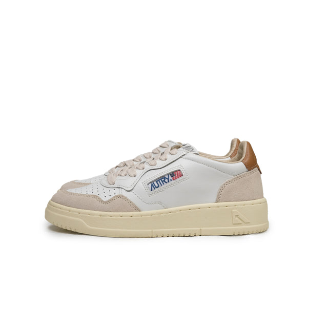 Sneaker Autry - MEDALIST LOW bianca e biscotto