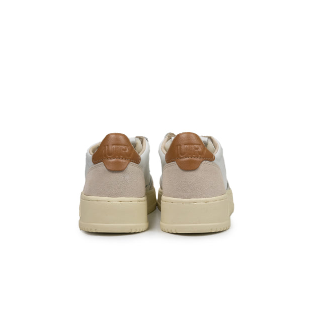 Sneaker Autry - MEDALIST LOW bianca e biscotto