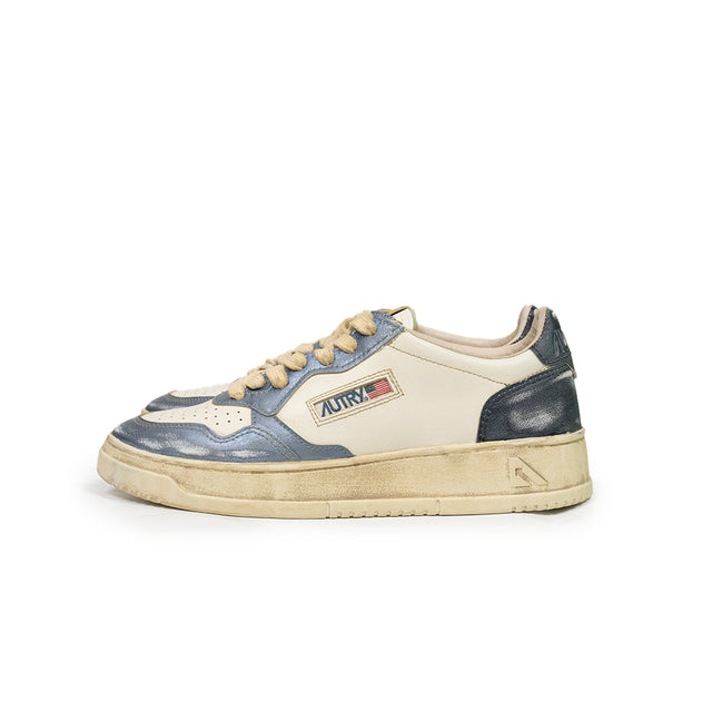 Sneaker Autry  - Super vintage low in pelle color bianco, denim e azzurro