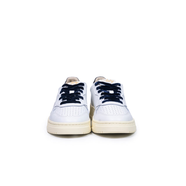 Sneakers Autry- medalist low woman in pelle bianca e velluto blu