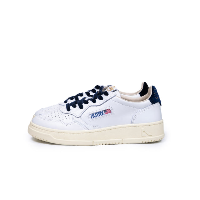 Sneakers Autry- medalist low woman in pelle bianca e velluto blu