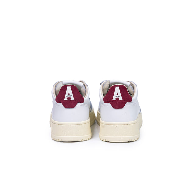 Sneakers Autry- medalist low woman in pelle bianca e suede rosso deep claret