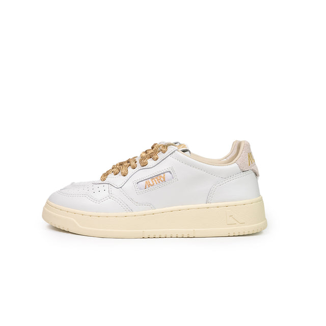 Sneaker Autry - Medialist low Wom in pelle - Bianca con lacci e dettagli oro