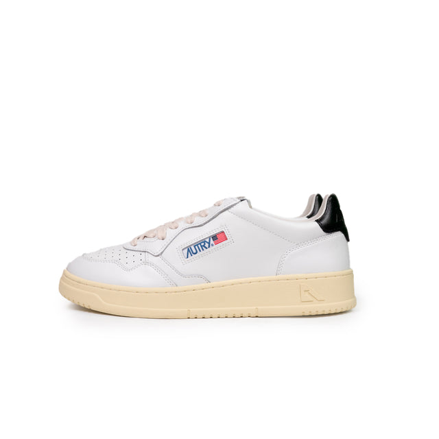 Sneaker Autry - Medialist low in pelle bianca e nera
