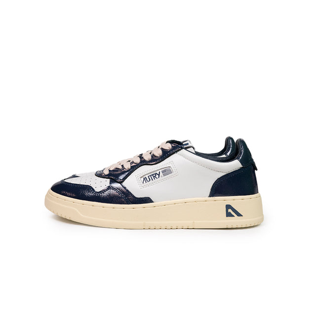 Sneaker Autry - Medialist low wom in vernice blu
