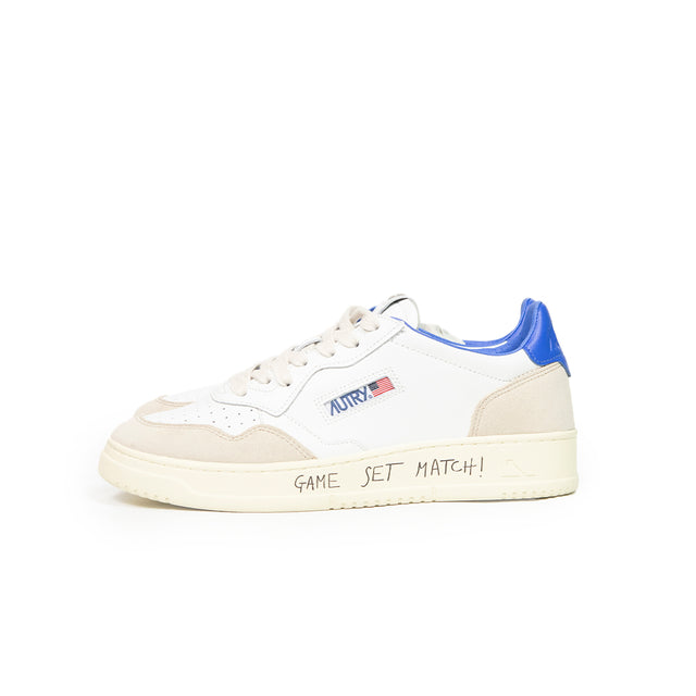 Sneaker Autry - Medalist low man match suede bianche beige e blu