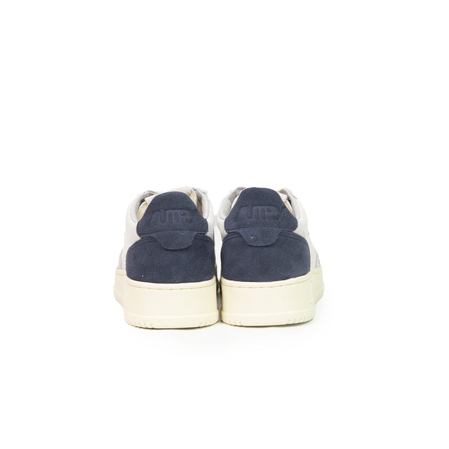 Sneaker Autry - Medalist low man tric suede bianco, blu scuro e grigio