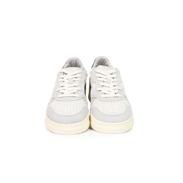 Sneaker Autry - Medalist low man tric suede bianco, blu scuro e grigio