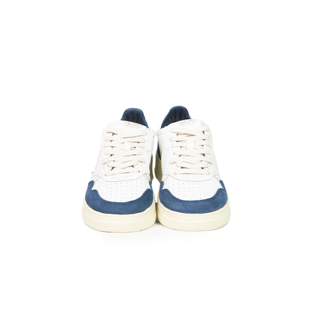 Sneaker Autry - Medalist low man goat suede bianche e blu avio