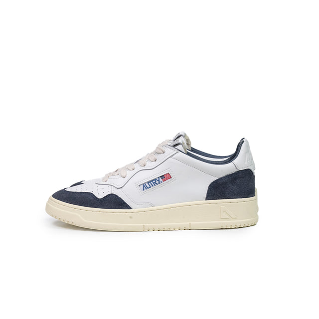 Sneakers Autry - medalist low man leather bianca e suede blu oceano