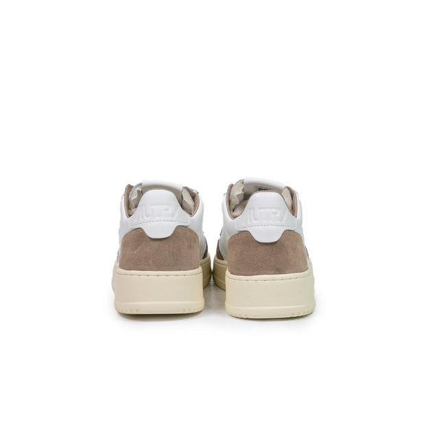Sneakers Autry - medalist low man soft leather Bianca e suede marrone biscotto