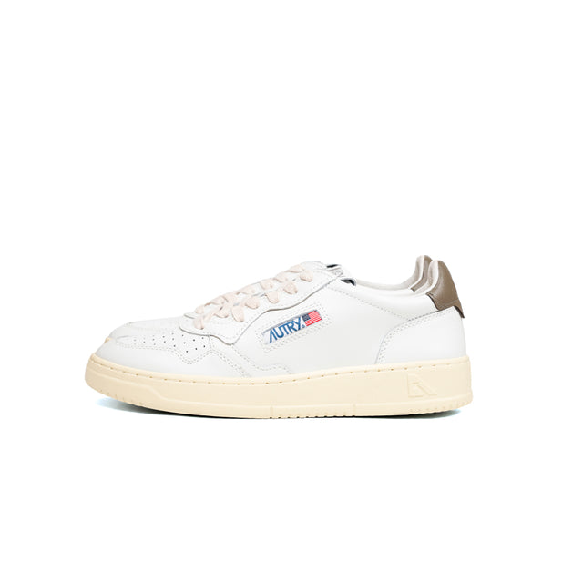 Sneakers Autry- medalist low man leather in pelle bianca e fango