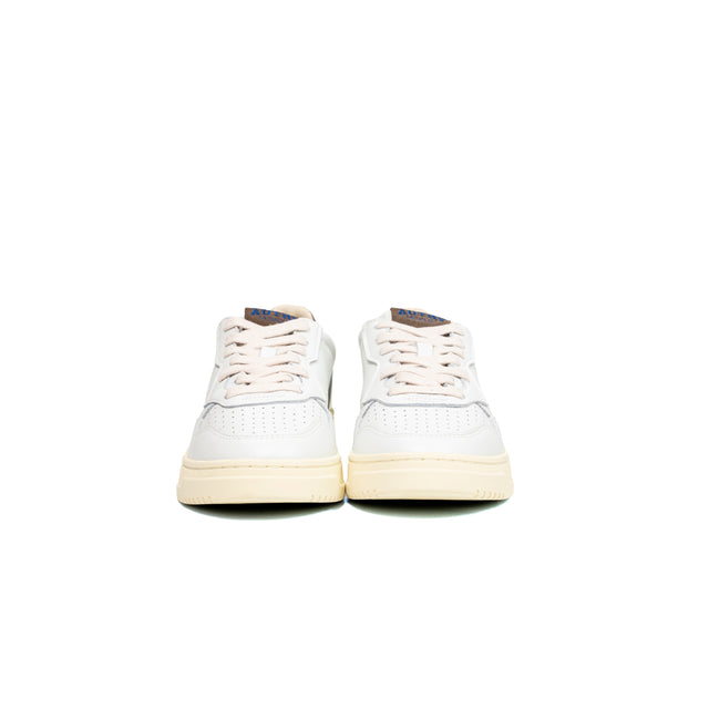 Sneakers Autry- medalist low man lather bianco, marrone scuro e dettagli blu elettrico