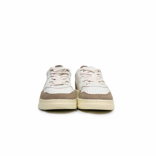 Sneakers Autry - Medalist low man Goat suede bianco e tabacco