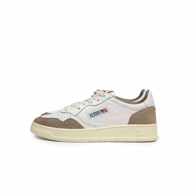 Sneakers Autry - Medalist low man Goat suede bianco e tabacco