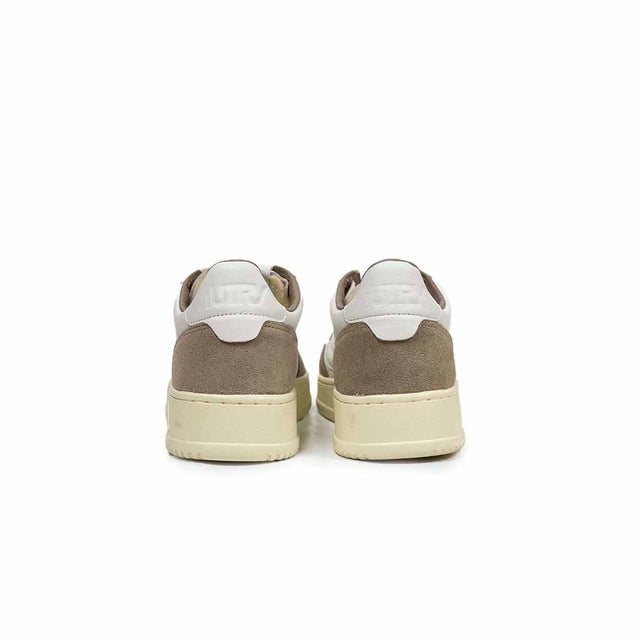 Sneakers Autry - Medalist low man Goat suede bianco e tabacco