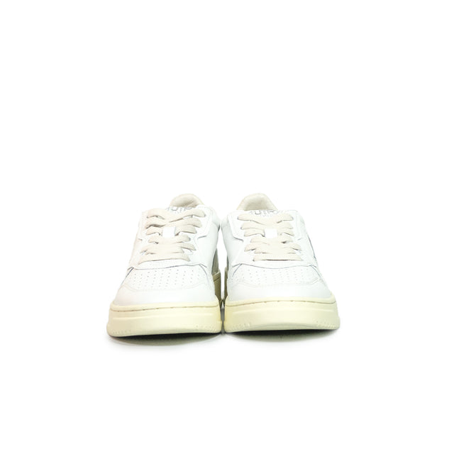 Sneakers Autry - Medalist Low in pelle con scritta “WE ARE ACTION PEOPLE” (bianco)